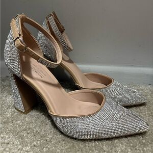 Like New Sparkly Pointed Pumps